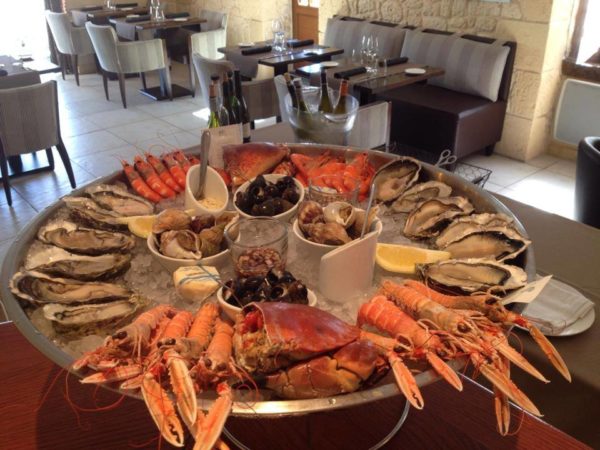 Venez profiter de notre plateau de fruits de mer au restaurant l'Estacade le Croisic situé sur le port du Croisic , produits frais tout est cuisiné maison